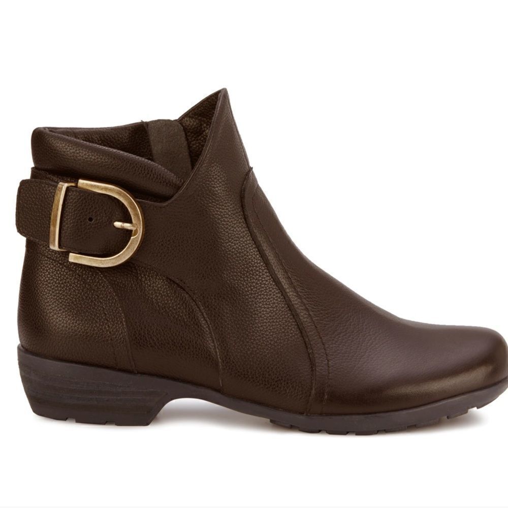 WALKING Cradles  Ender Bootie: Brown Tumbled Leather, size 8.5 WW